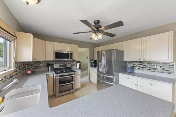 2013 Graystone Drive, Joliet, IL 60431