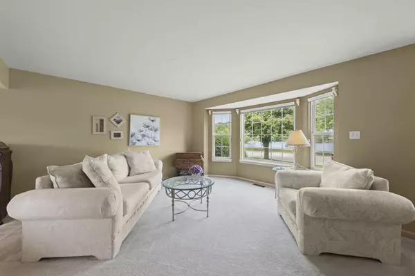 2013 Graystone Drive, Joliet, IL 60431