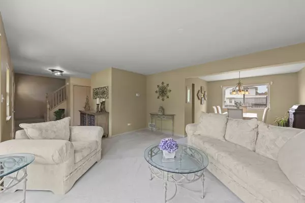 2013 Graystone Drive, Joliet, IL 60431