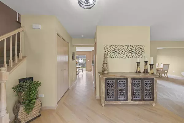 2013 Graystone Drive, Joliet, IL 60431