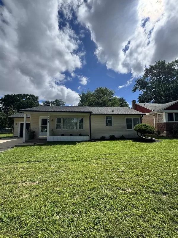 9217 Lynwood Drive, Oak Lawn, IL 60453
