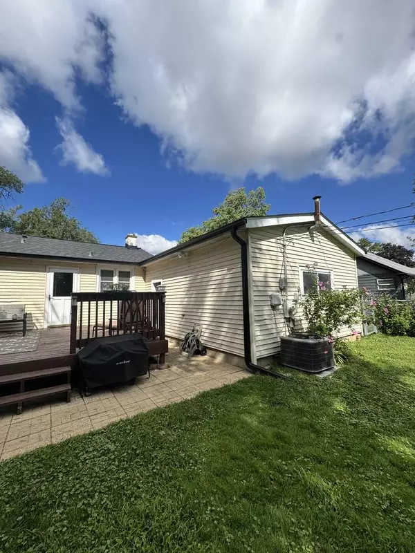 9217 Lynwood Drive, Oak Lawn, IL 60453