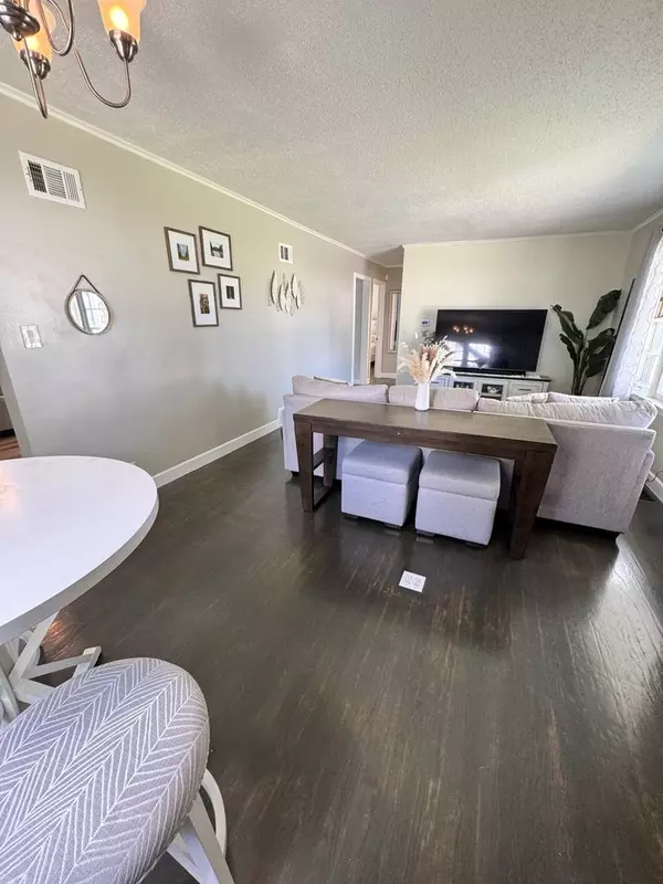 9217 Lynwood Drive, Oak Lawn, IL 60453