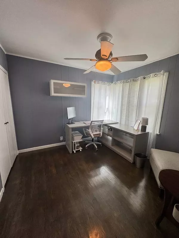 9217 Lynwood Drive, Oak Lawn, IL 60453