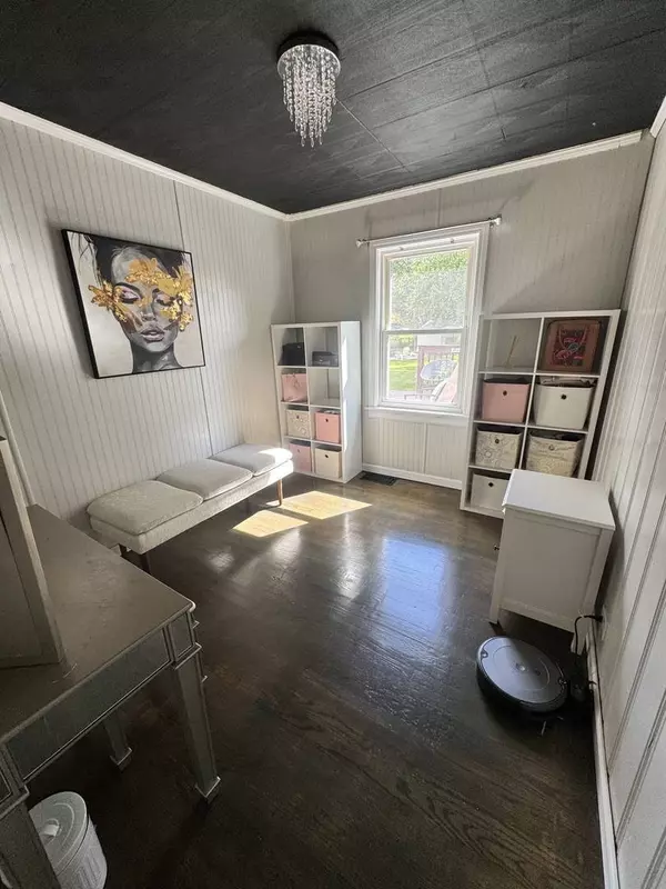 9217 Lynwood Drive, Oak Lawn, IL 60453