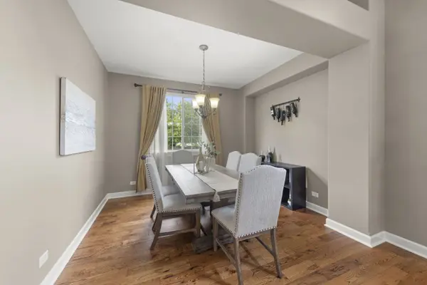 427 Glover Drive, North Aurora, IL 60542