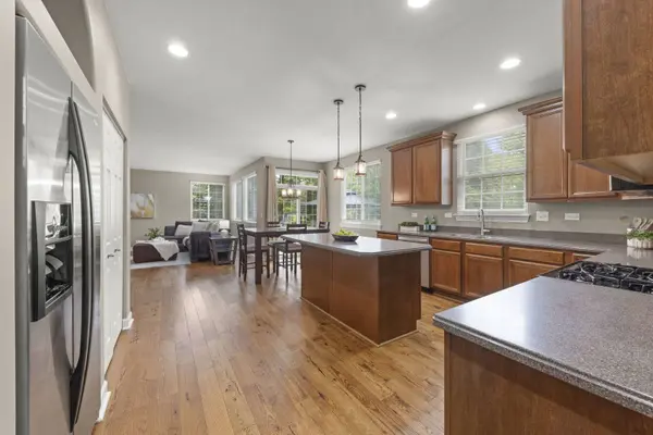 427 Glover Drive, North Aurora, IL 60542