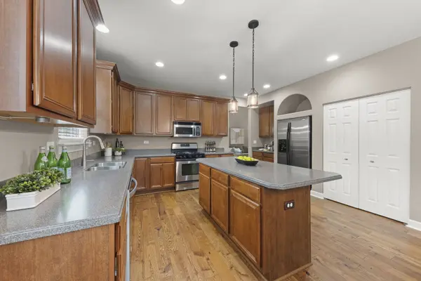 427 Glover Drive, North Aurora, IL 60542