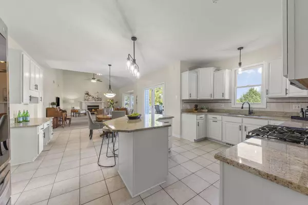 4112 SCHILLINGER Drive, Naperville, IL 60564