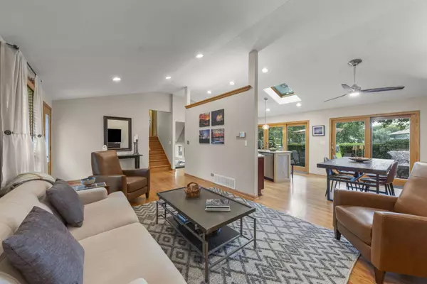 10S506 Whittington Lane, Naperville, IL 60564