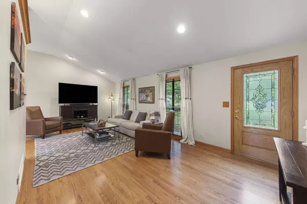 10S506 Whittington Lane, Naperville, IL 60564