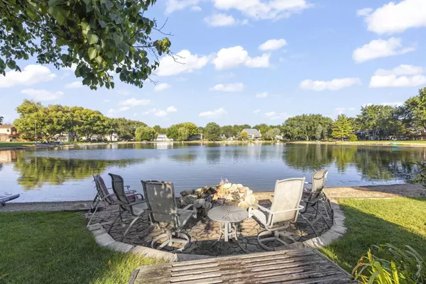 10S506 Whittington Lane, Naperville, IL 60564