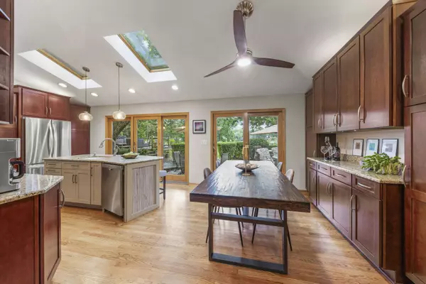 10S506 Whittington Lane, Naperville, IL 60564