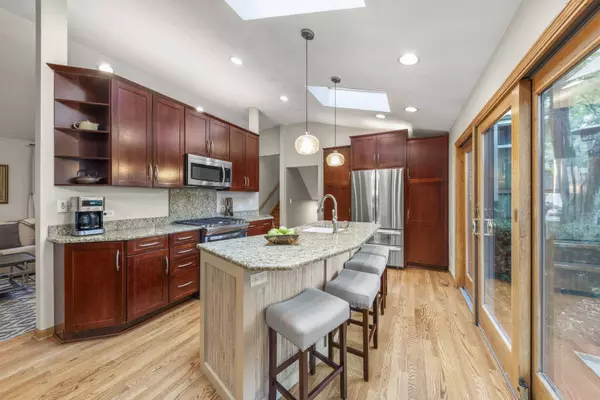 10S506 Whittington Lane, Naperville, IL 60564