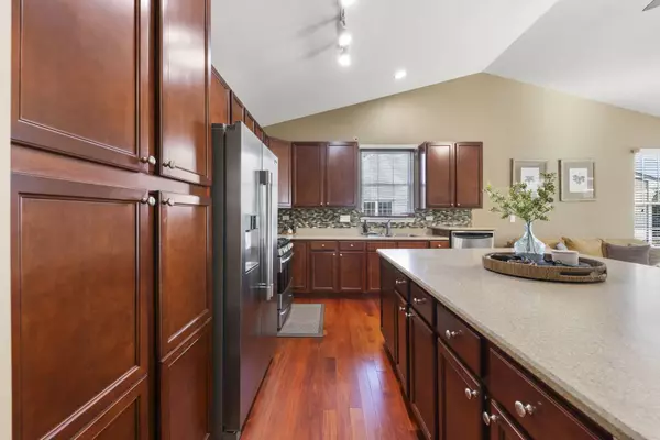 929 Fairmont Road, Pingree Grove, IL 60140