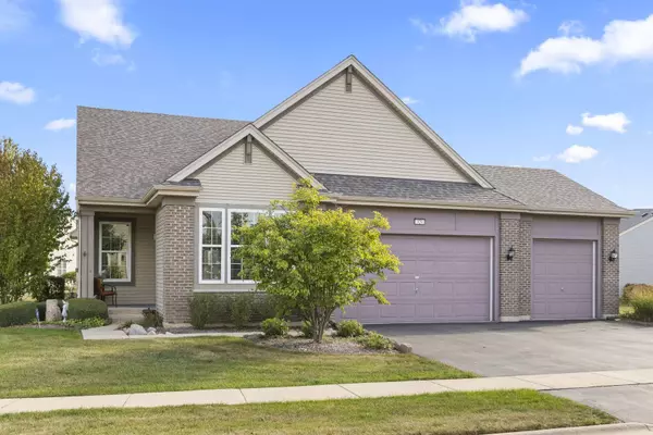 929 Fairmont Road, Pingree Grove, IL 60140