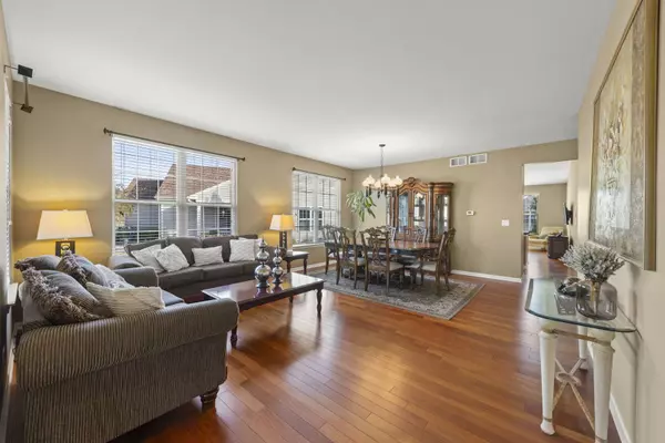 929 Fairmont Road, Pingree Grove, IL 60140