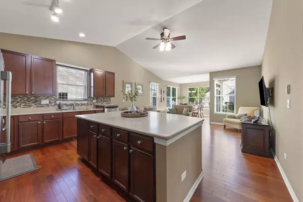 929 Fairmont Road, Pingree Grove, IL 60140