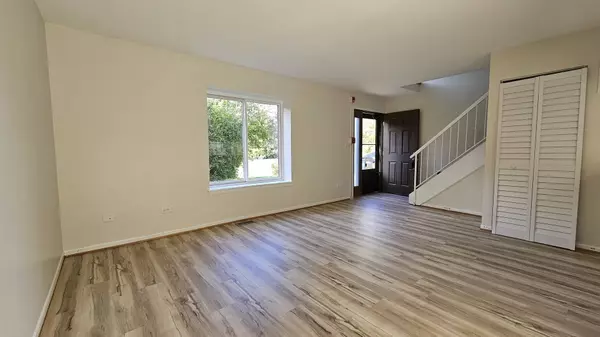 8234 PORTSMOUTH Drive #A, Darien, IL 60561