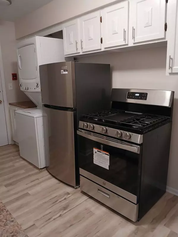 8234 PORTSMOUTH Drive #A, Darien, IL 60561