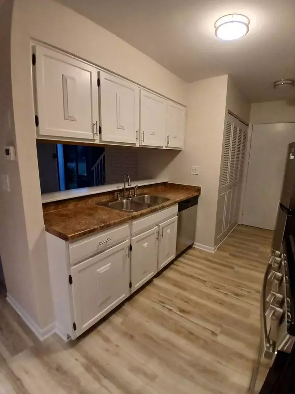 8234 PORTSMOUTH Drive #A, Darien, IL 60561