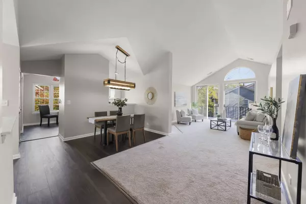 30W023 Cedar Court #023, Warrenville, IL 60555