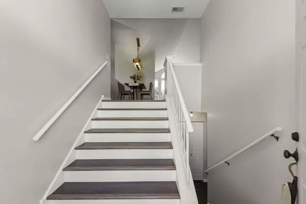 30W023 Cedar Court #023, Warrenville, IL 60555