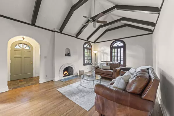 444 S Sleight Street, Naperville, IL 60540