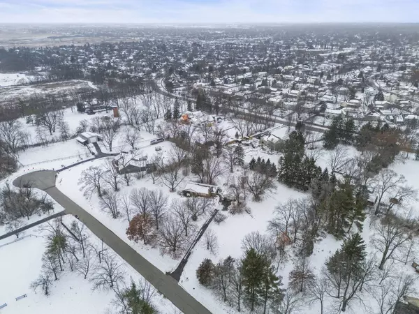 27w264 80th Street, Naperville, IL 60565