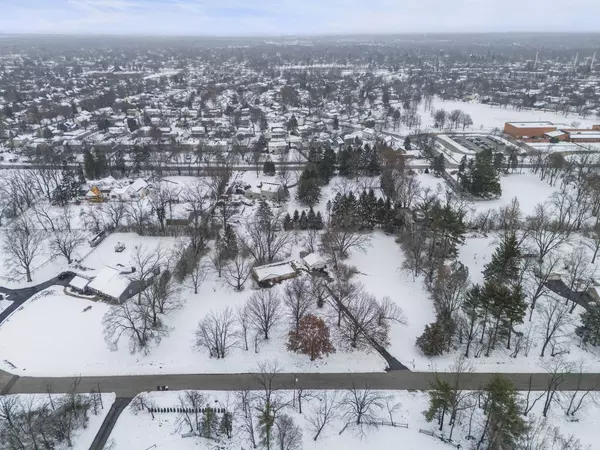 27w264 80th Street, Naperville, IL 60565