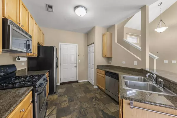 577 Pinebrook Drive, Bolingbrook, IL 60490