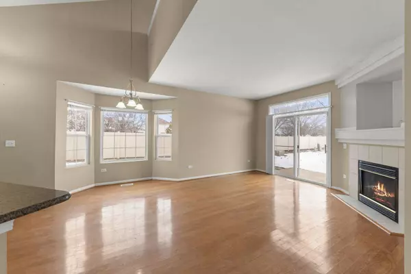 577 Pinebrook Drive, Bolingbrook, IL 60490