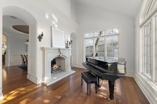 411 W Jefferson Avenue, Naperville, IL 60540