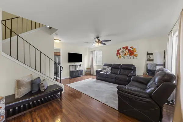 1142 Greensfield DR, Naperville, IL 60563