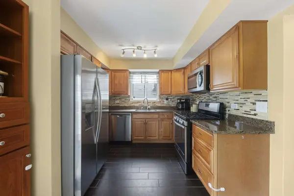 1142 Greensfield DR, Naperville, IL 60563