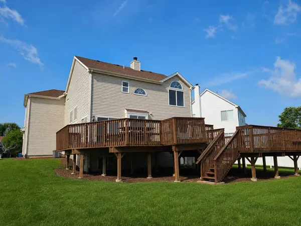 623 Wintergreen CIR, Naperville, IL 60540