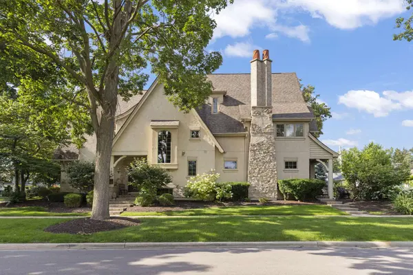 706 N Ellsworth ST, Naperville, IL 60563