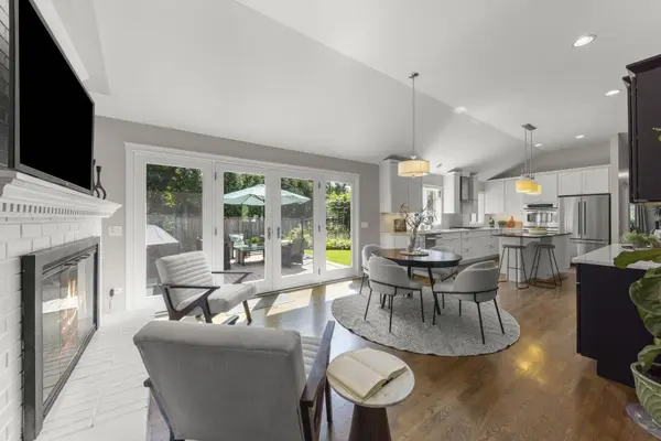 1008 Anne RD, Naperville, IL 60540