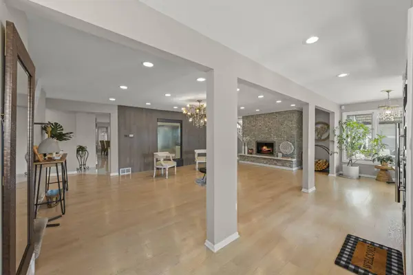 23W735 Hobson RD, Naperville, IL 60540