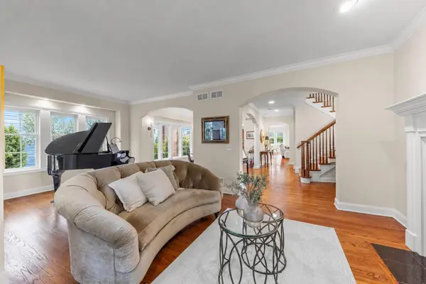 706 N Ellsworth ST, Naperville, IL 60563