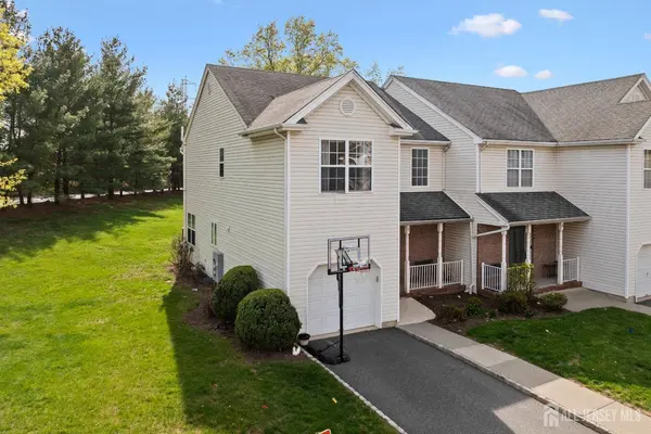 51 E Burgess DR E, Piscataway, NJ 08854