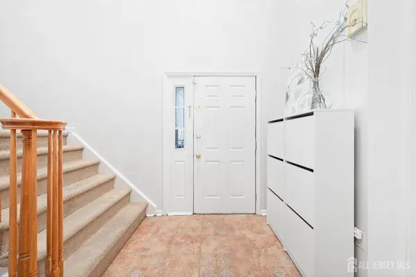 51 E Burgess DR E, Piscataway, NJ 08854