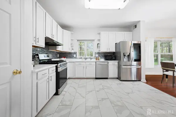 51 E Burgess DR E, Piscataway, NJ 08854