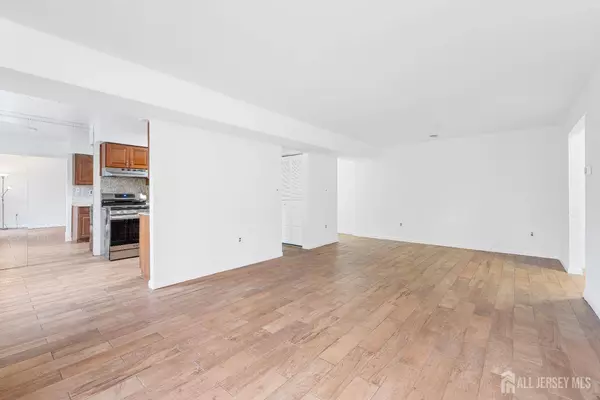 1602 Raspberry CT, Edison, NJ 08817