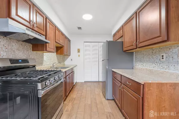 1602 Raspberry CT, Edison, NJ 08817