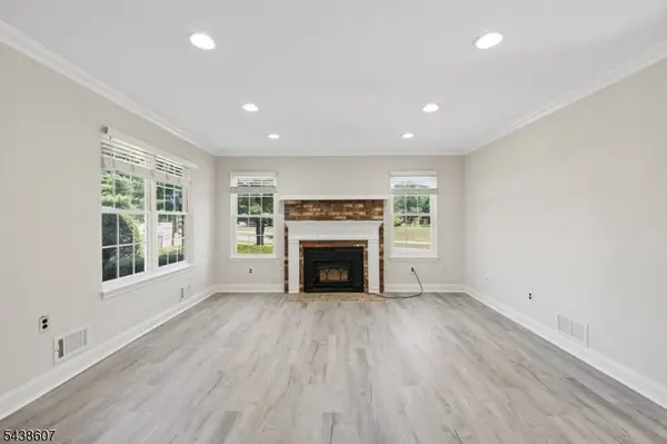 42 Shire Ct, Hillsborough Twp., NJ 08844