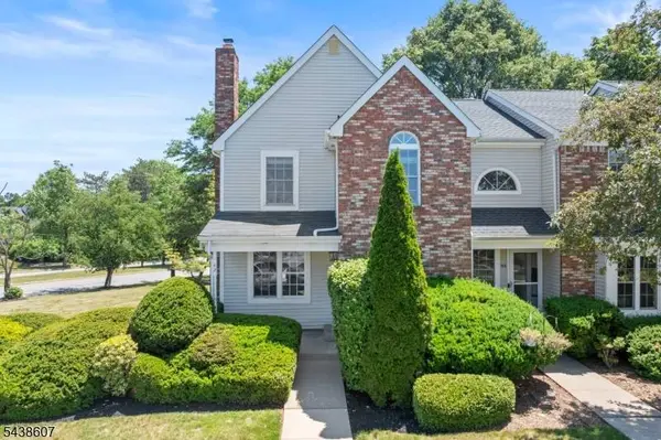42 Shire Ct, Hillsborough Twp., NJ 08844