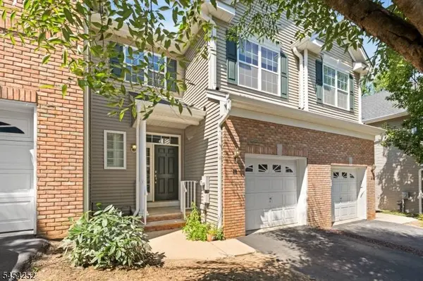 48 Hoover Ave
