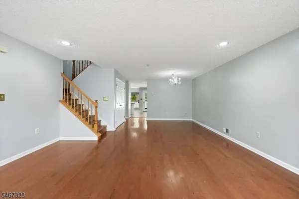 5 Hudson Ct, Franklin Twp., NJ 08823