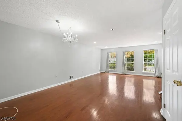 5 Hudson Ct, Franklin Twp., NJ 08823
